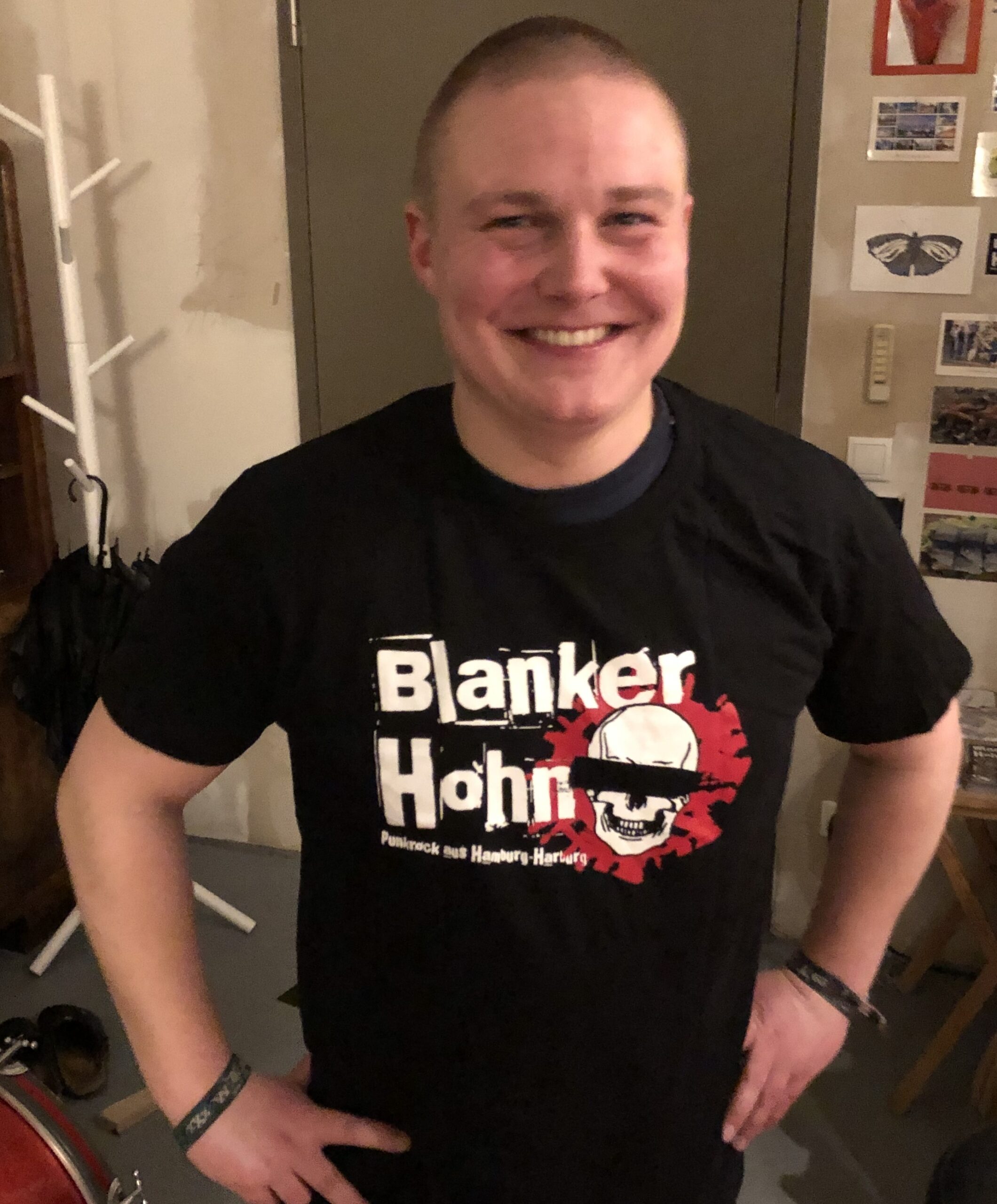 Dennis von Nixda! mit Blanker Hohn T-Shirt